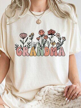 Floral Grandma T-Shirt, Flowers Nana Shirt, Loves Flowers Grandma Shirt